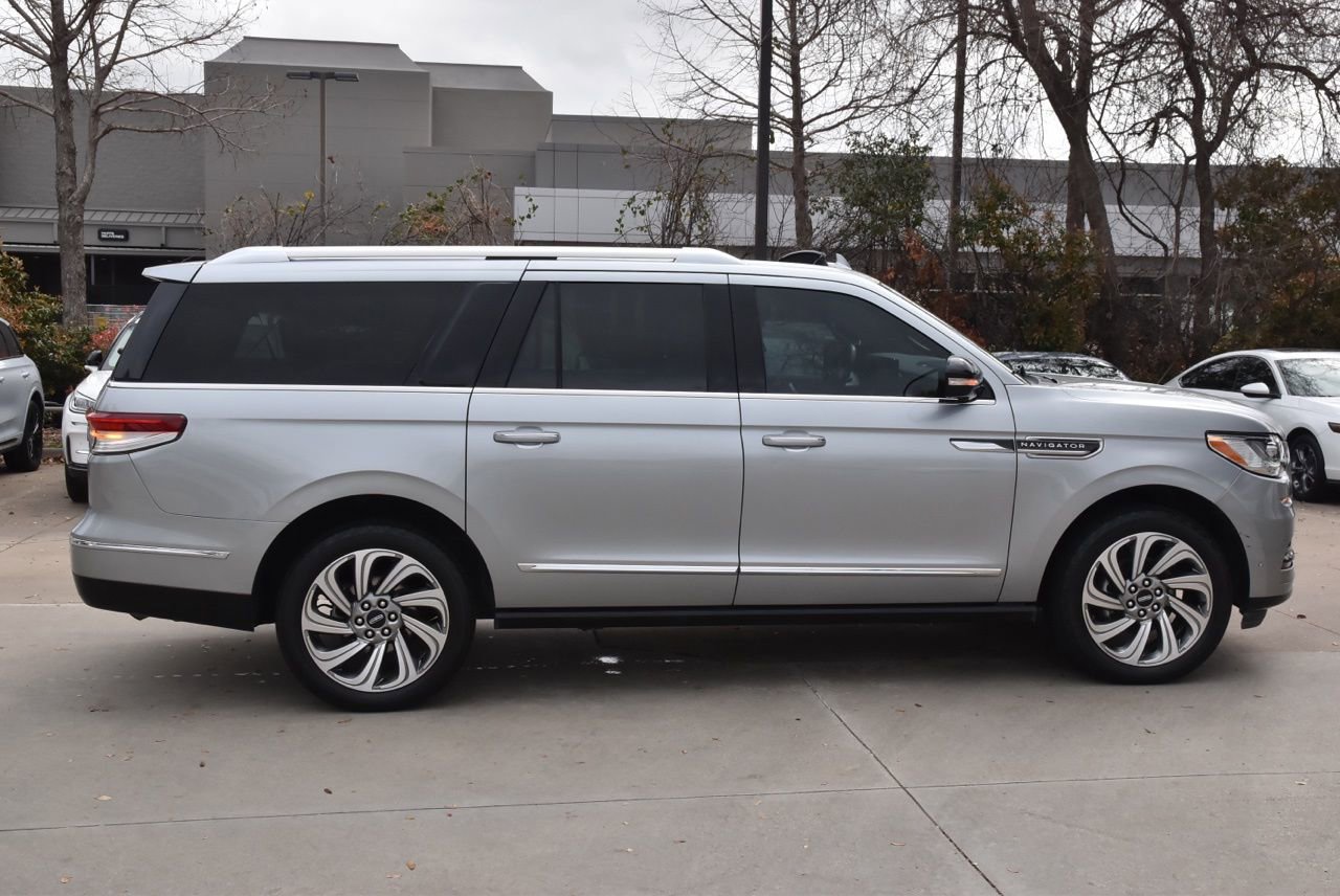 Used 2023 Lincoln Navigator L Reserve image 6