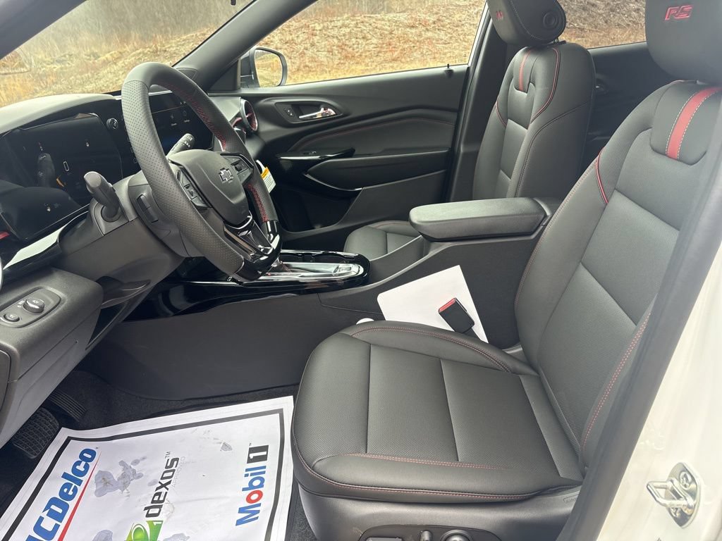 New 2026 Chevrolet Trax RS w/ Sunroof Package FWD image 15