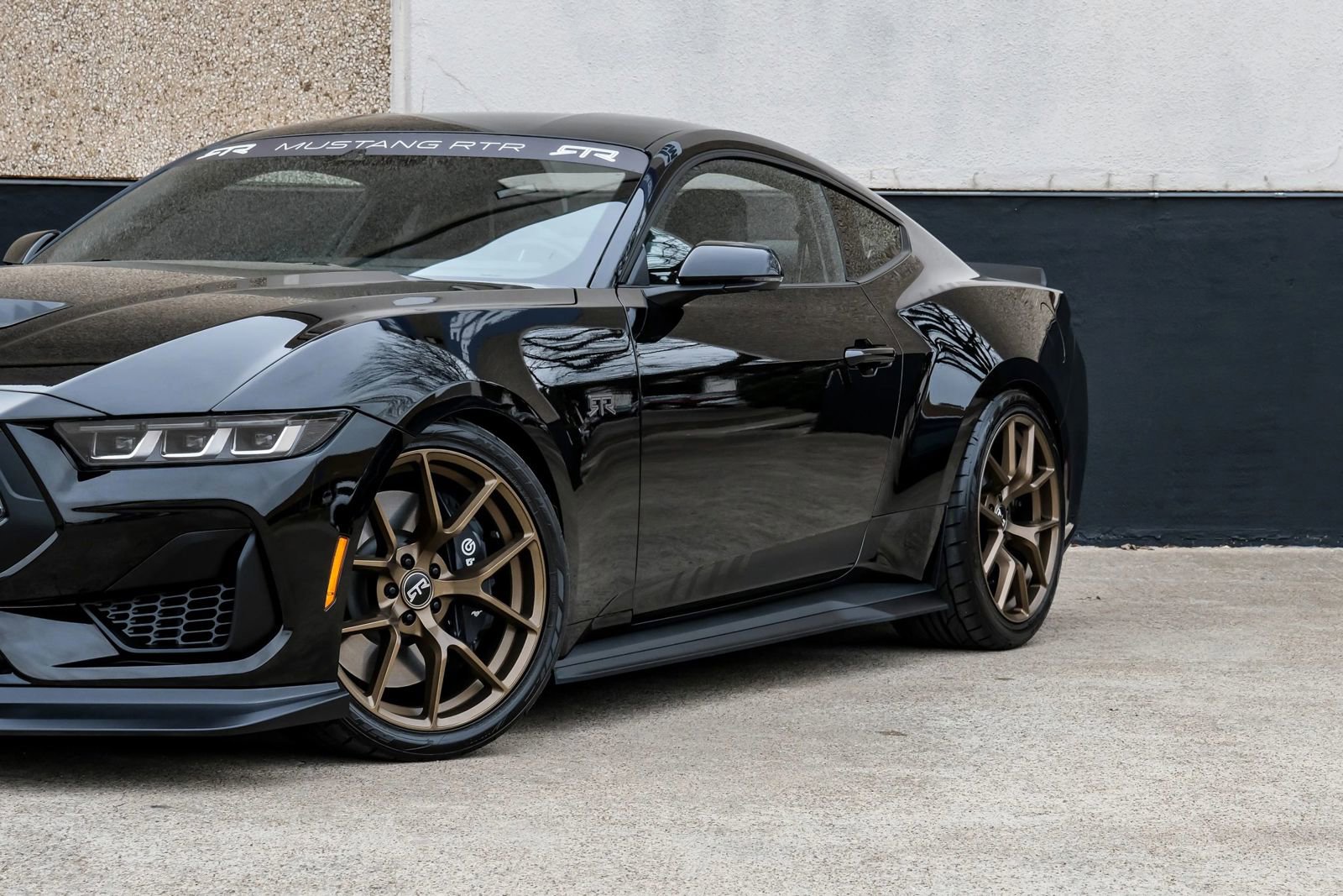 Used 2024 Ford Mustang GT Premium w/ GT Performance Package RWD image 3