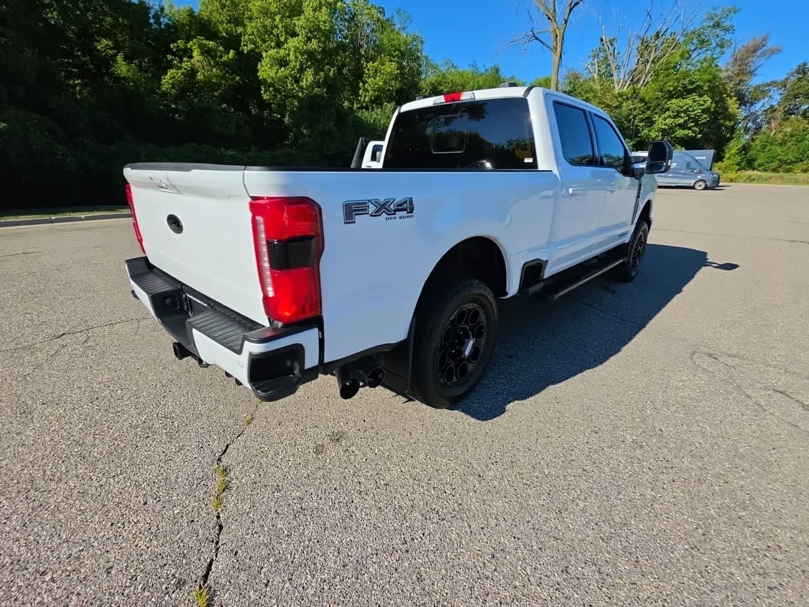 Used 2025 Ford F250 Lariat w/ Black Appearance Package AWD/4WD image 9
