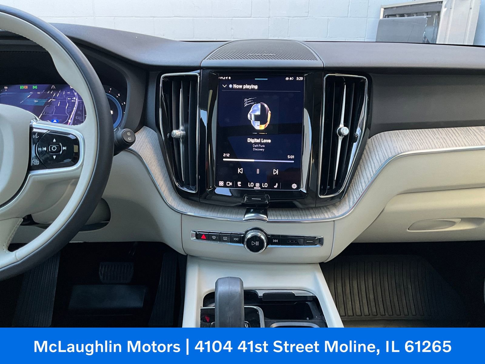 Certified 2023 Volvo XC60 B5 Plus w/ Climate Package image 4