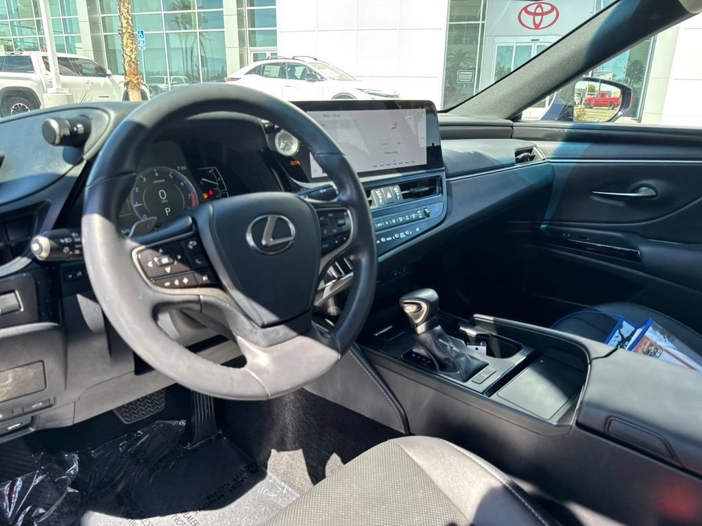 Used 2025 Lexus ES 350 w/ Premium Package FWD image 13