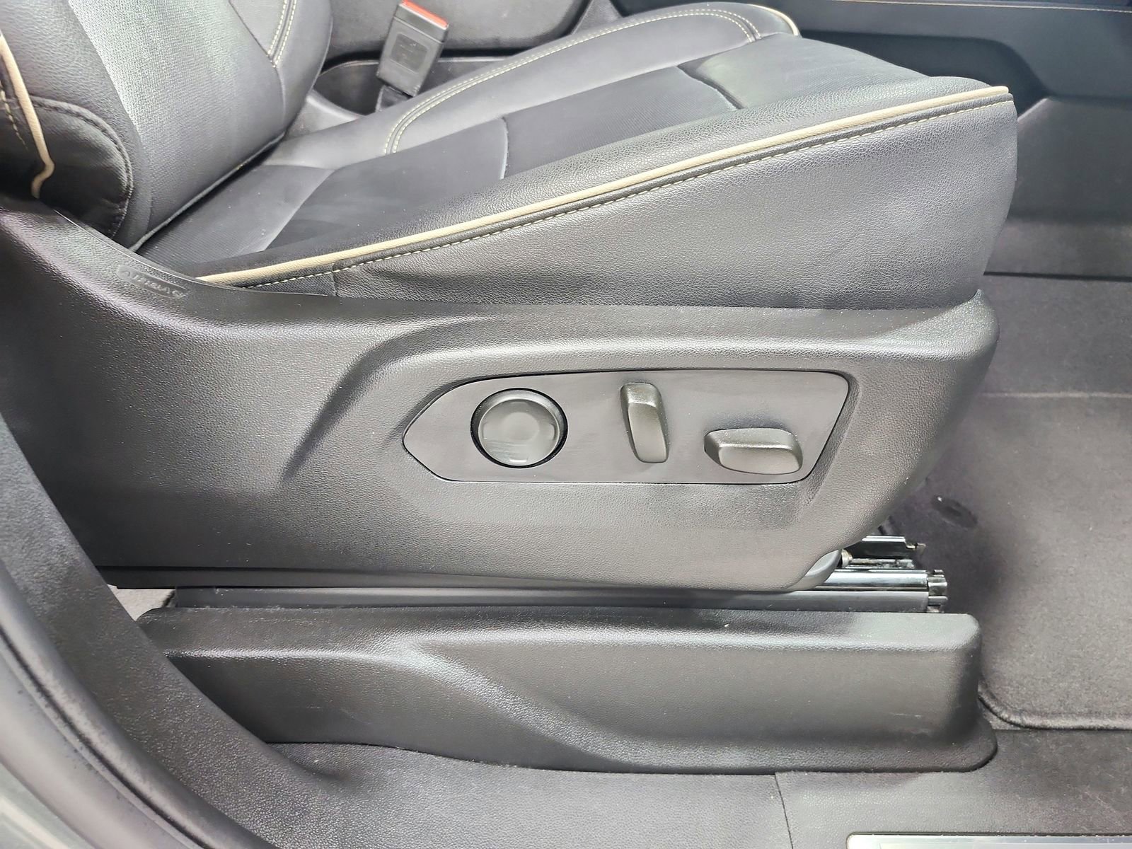 Used 2023 Chevrolet Suburban Premier AWD/4WD image 44