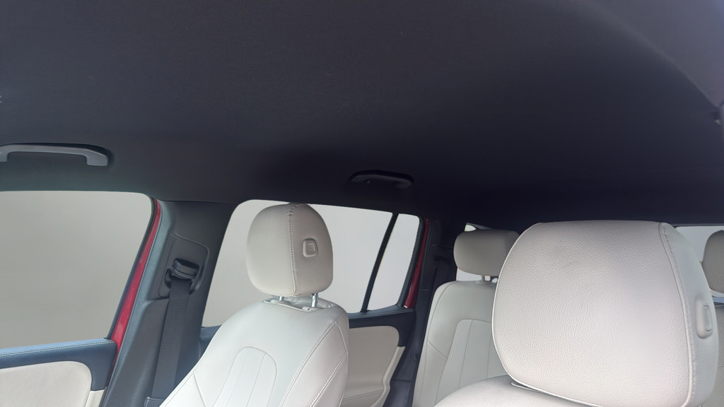 Used 2021 Mercedes-Benz GLB 250 w/ Premium Package image 17
