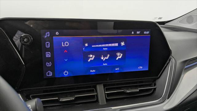 Used 2025 Chevrolet Trax LT w/ LT Convenience Package FWD image 30