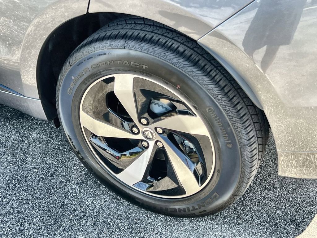 Used 2025 Jaguar F-PACE R-Dynamic S image 11