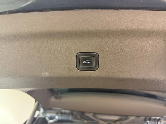 Used 2021 GMC Yukon SLT w/ SLT Premium Package image 9