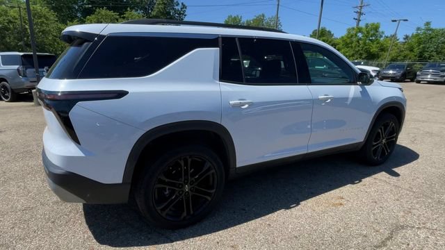 New 2026 Chevrolet Traverse LT w/ Driver Confidence Package AWD/4WD image 2