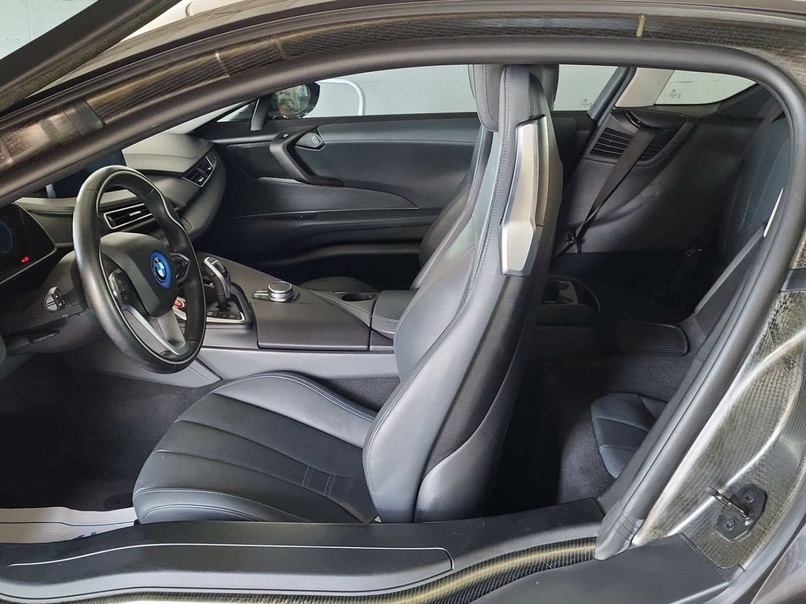 Used 2020 BMW i8 Coupe AWD/4WD image 7