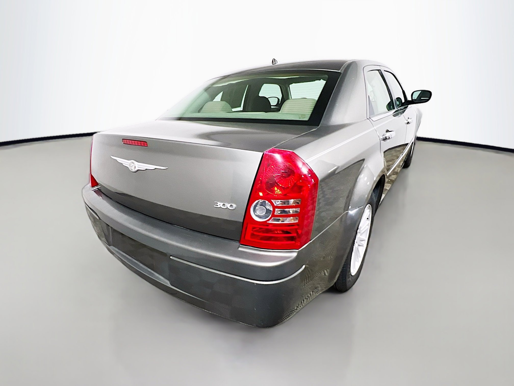 Used 2008 Chrysler 300 LX image 4