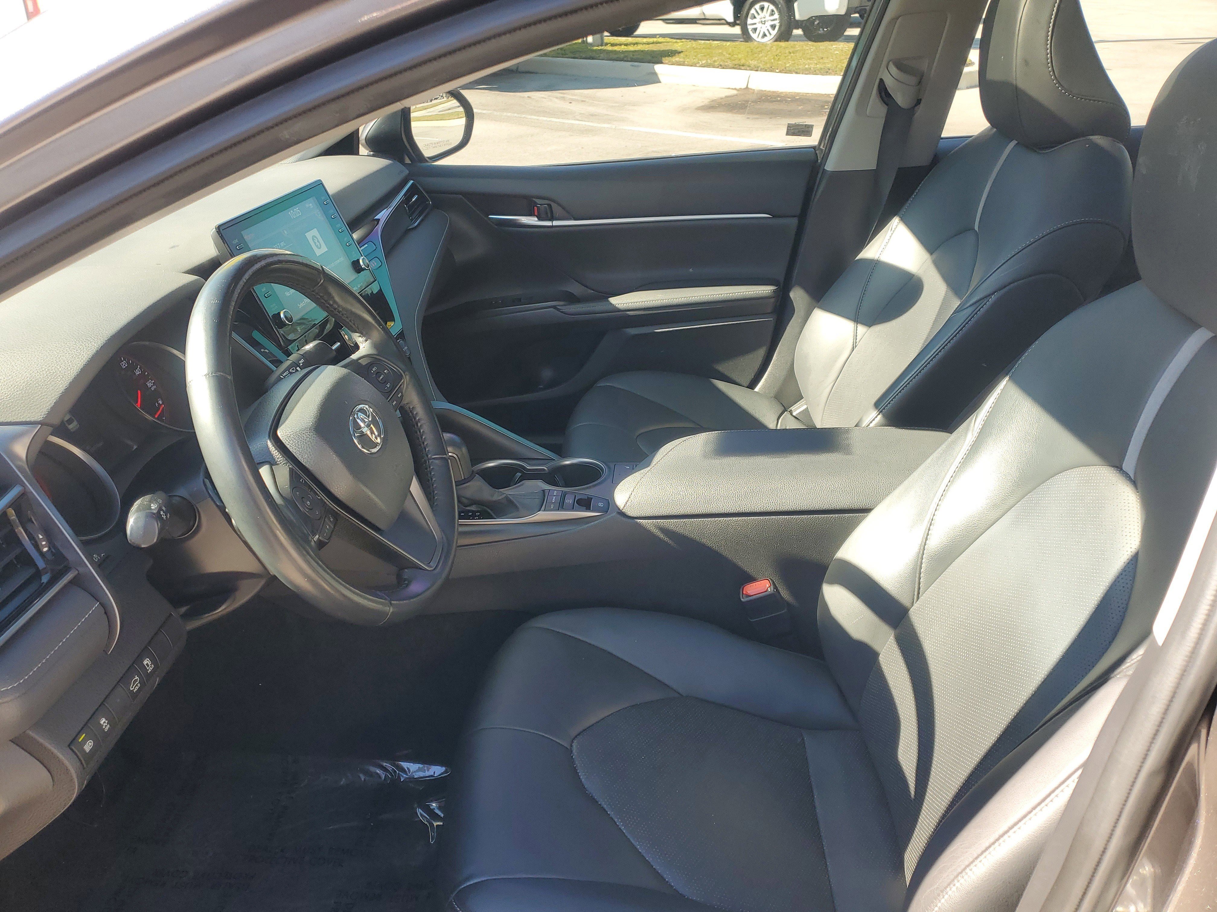 Used 2022 Toyota Camry XSE image 15