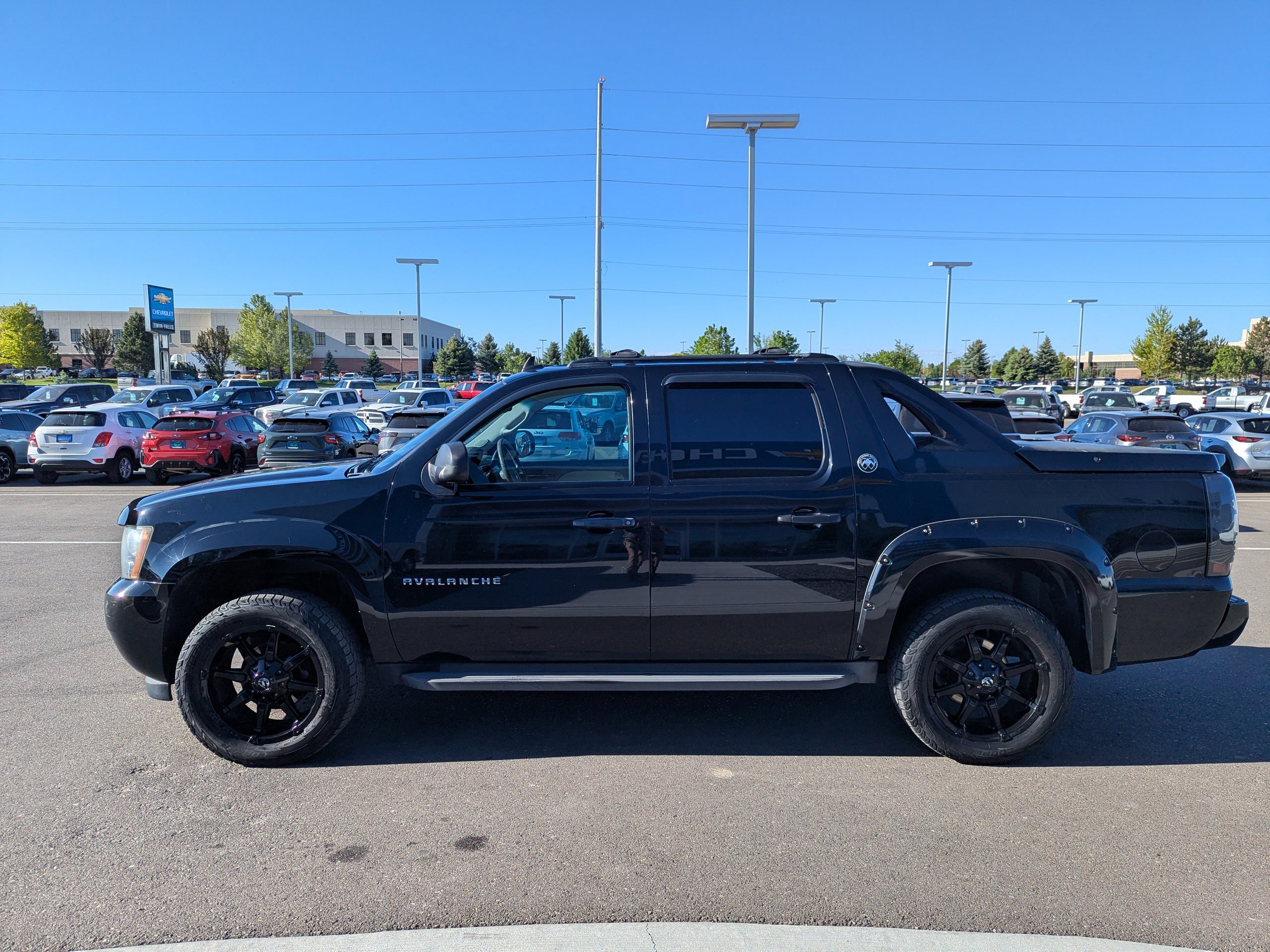Used 2013 Chevrolet Avalanche LT w/ All-Star Edition AWD/4WD image 9