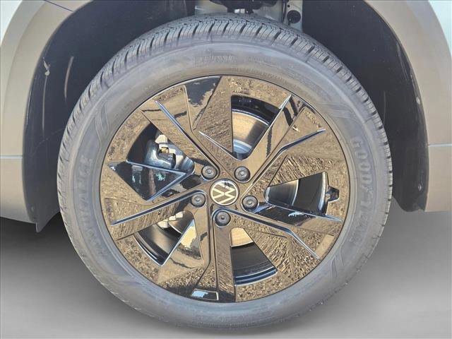 New 2026 Volkswagen Taos SE FWD image 10