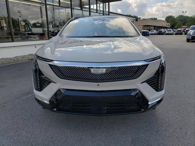 New 2027 Cadillac Optiq Premium Luxury w/ LPO, Floor Liner Package AWD/4WD image 9