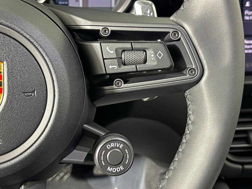 Certified 2026 Porsche Macan AWD/4WD image 24
