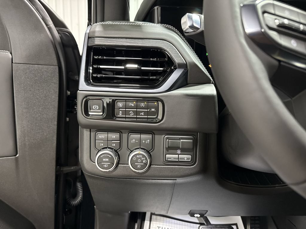 New 2026 GMC Yukon AT4 Ultimate AWD/4WD image 18