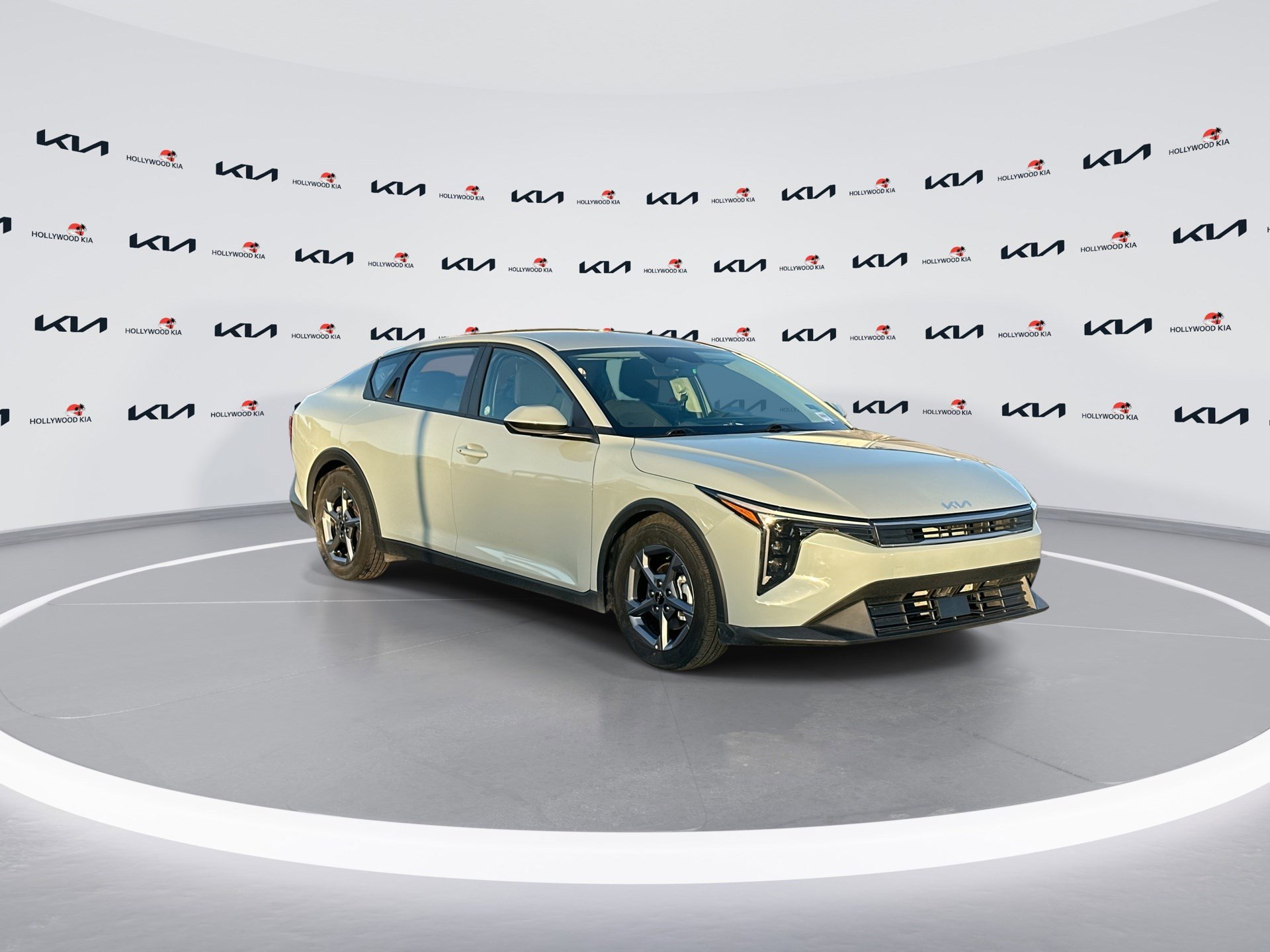 Used 2025 Kia K4 LXS image 2