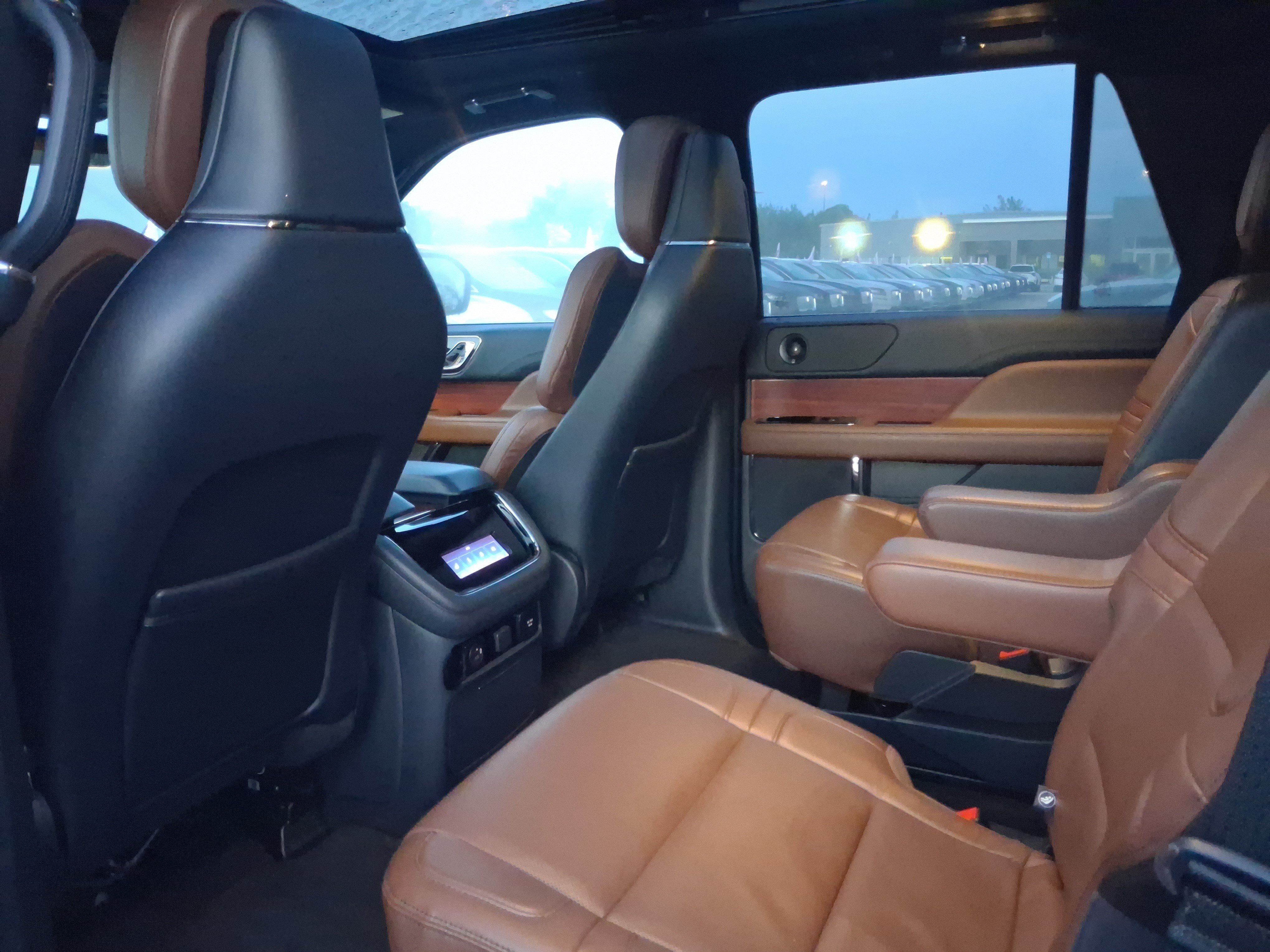 Certified 2023 Lincoln Navigator Reserve w/ Monochromatic Package AWD/4WD image 5