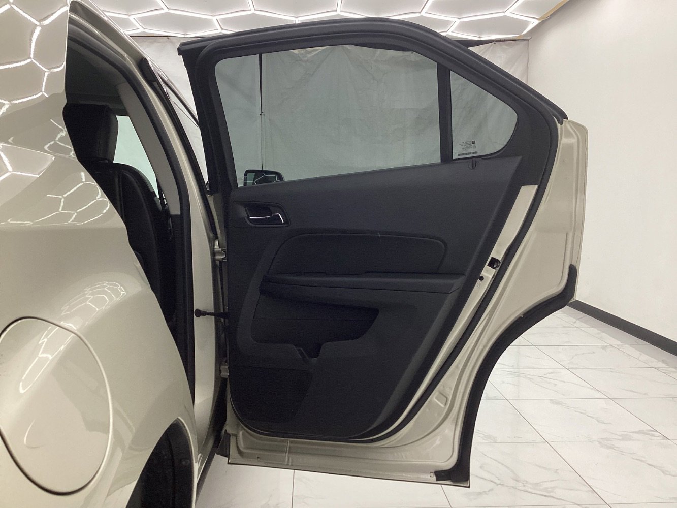 Used 2016 Chevrolet Equinox LTZ w/ Enhanced Convenience Package image 25