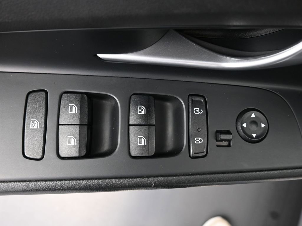 Used 2023 Hyundai Elantra SEL w/ Preferred Accessory Package FWD image 26