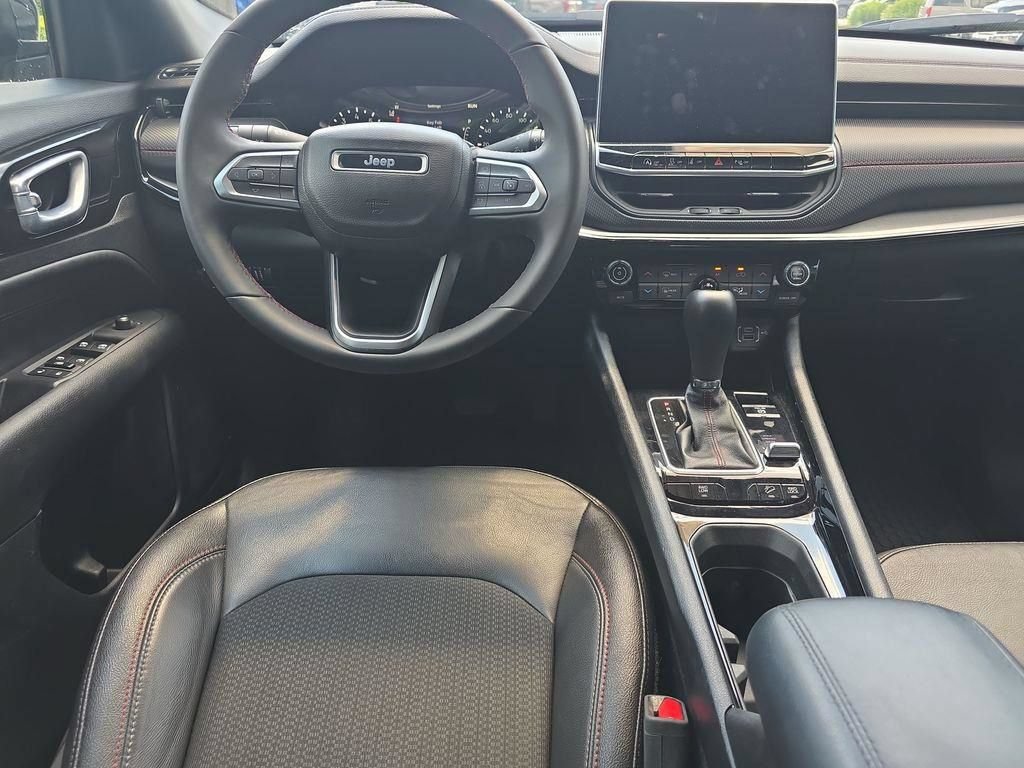 Used 2025 Jeep Compass Trailhawk AWD/4WD image 18