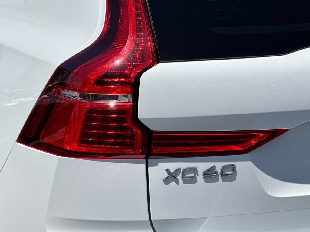 Used 2021 Volvo XC60 T5 Momentum w/ Premium Package AWD/4WD image 26