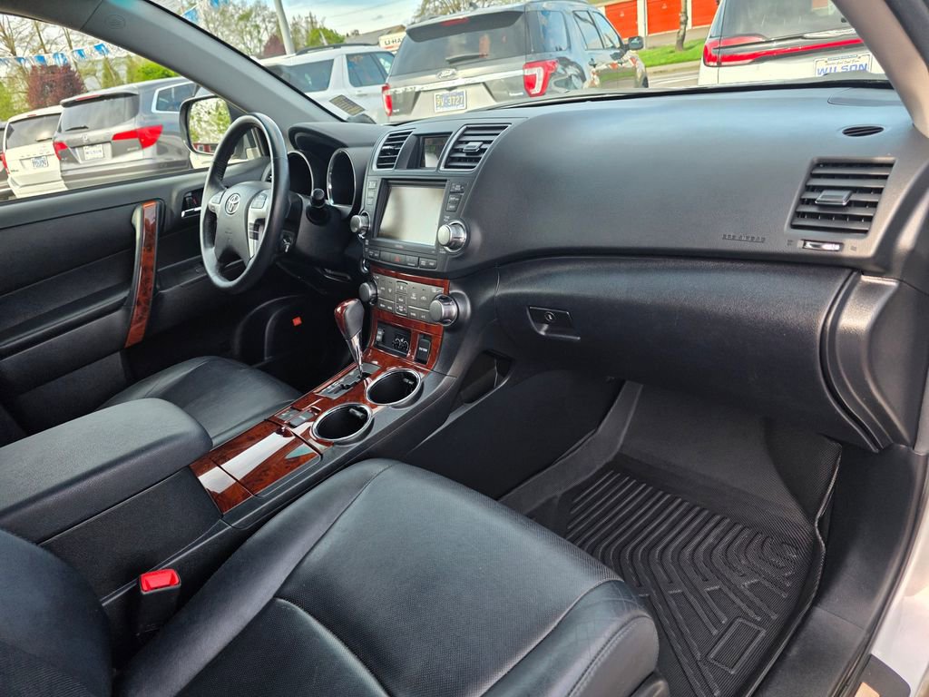 Used 2012 Toyota Highlander Limited w/ Tow Pkg image 30