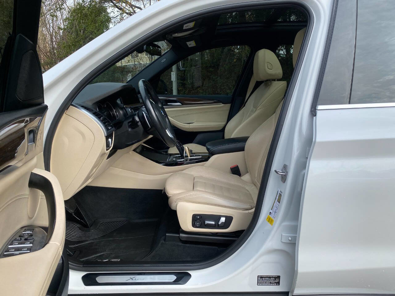 Used 2019 BMW X3 sDrive30i w/ Premium Package image 16