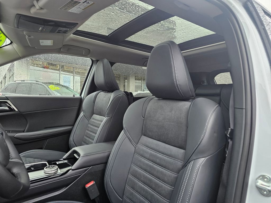 New 2026 Mitsubishi Outlander SE image 16