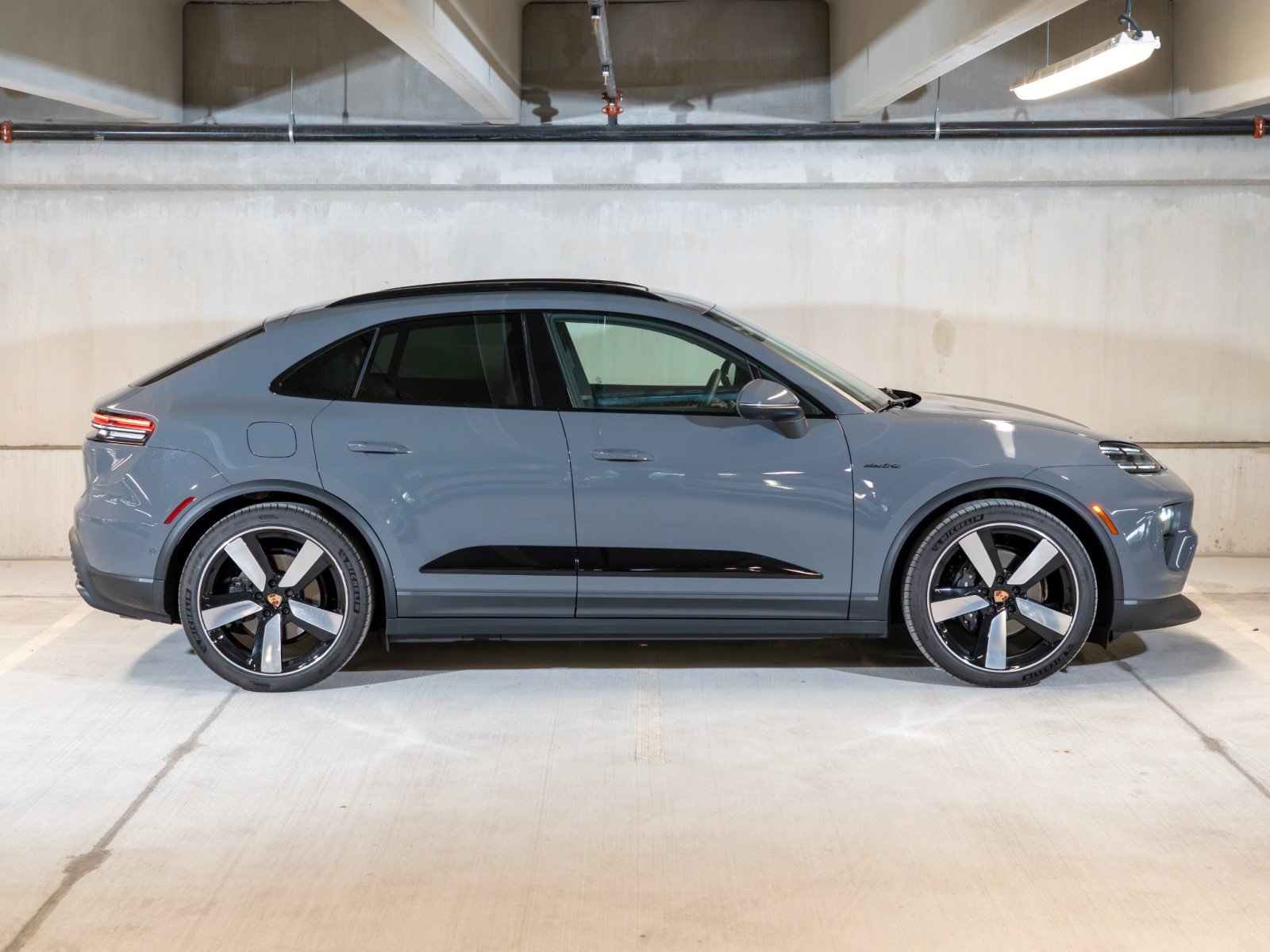 New 2026 Porsche Macan 4 Electric AWD/4WD image 8