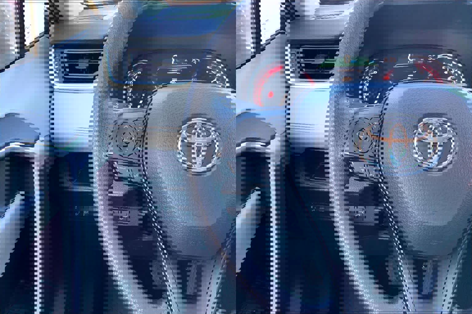 Used 2024 Toyota RAV4 XLE w/ Convenience Package image 24