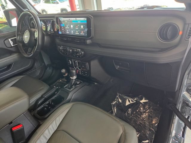 Used 2024 Jeep Gladiator Mojave AWD/4WD image 17
