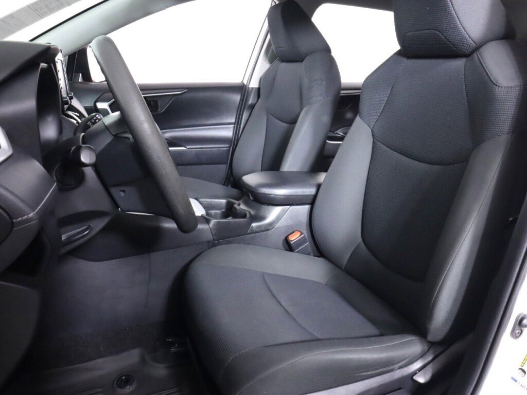 Used 2021 Toyota RAV4 LE image 26