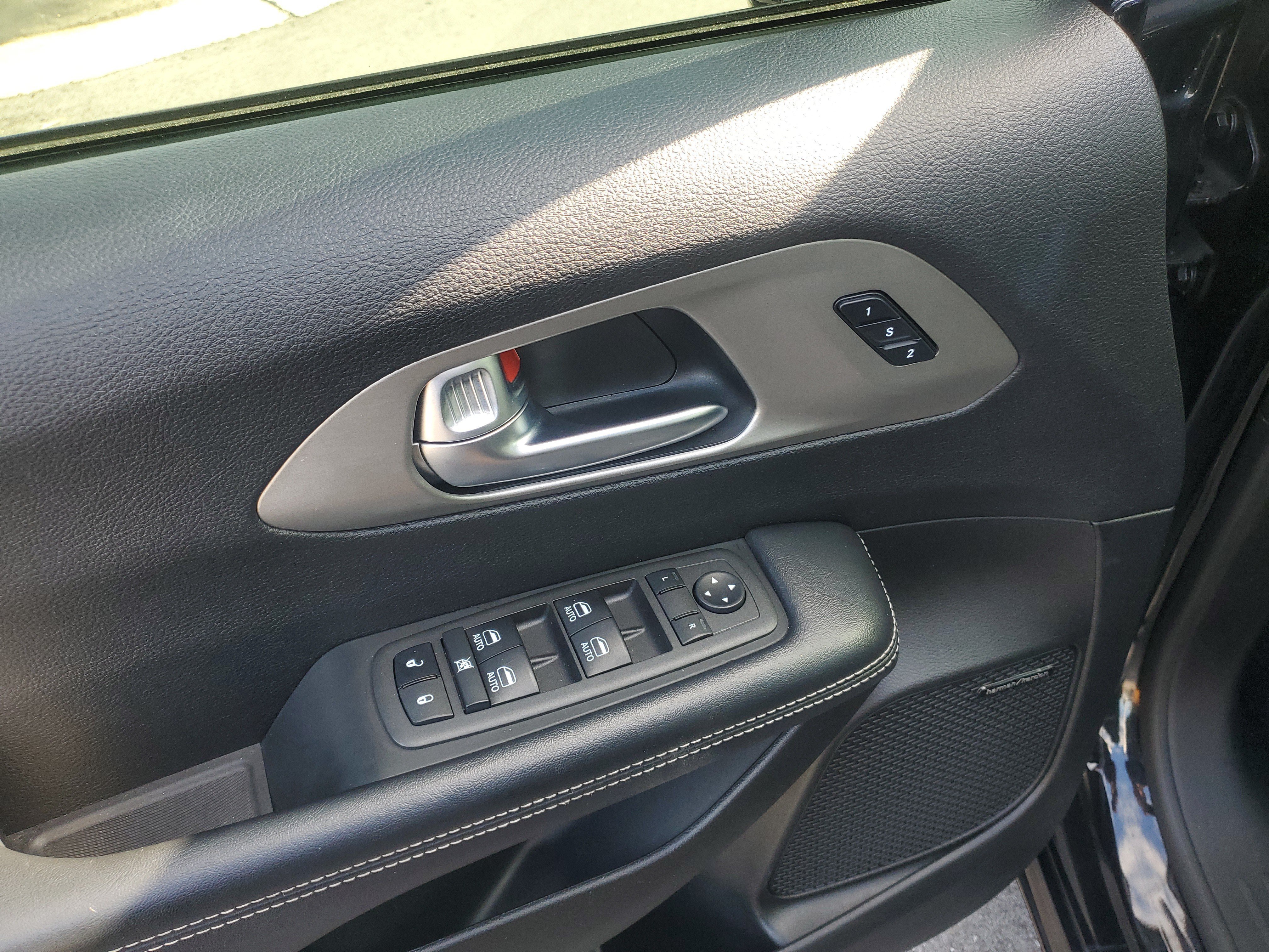 Used 2022 Chrysler Pacifica Limited w/ Uconnect Theater Family Group AWD/4WD image 12