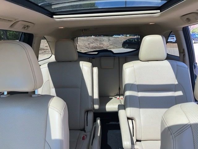 Used 2017 Toyota Highlander Limited Platinum image 25
