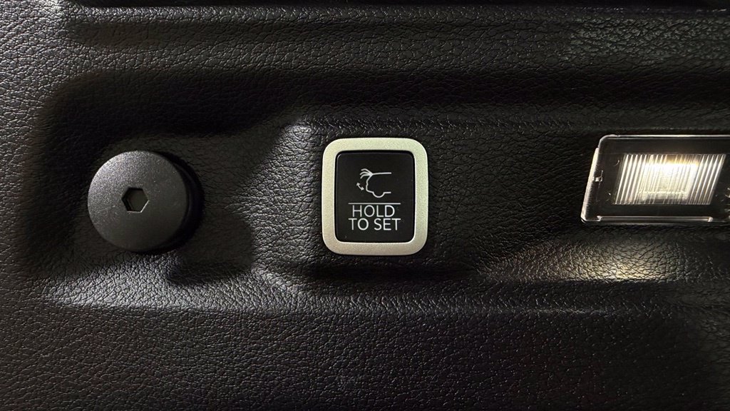 Used 2023 Jeep Grand Cherokee L Limited AWD/4WD image 12