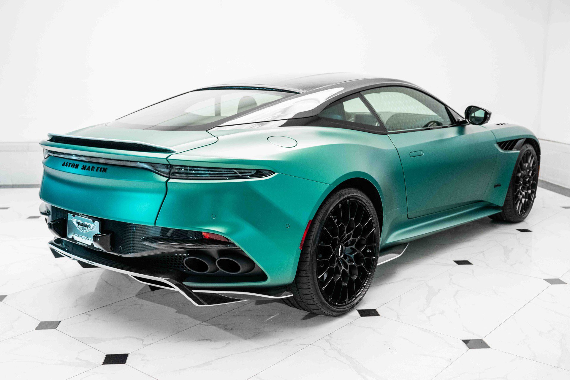 Used 2023 Aston Martin DBS Coupe RWD image 37