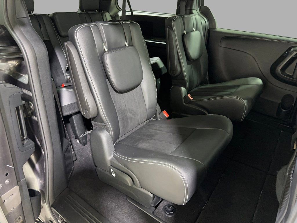 Used 2018 Dodge Grand Caravan SXT w/ Blacktop Package image 41