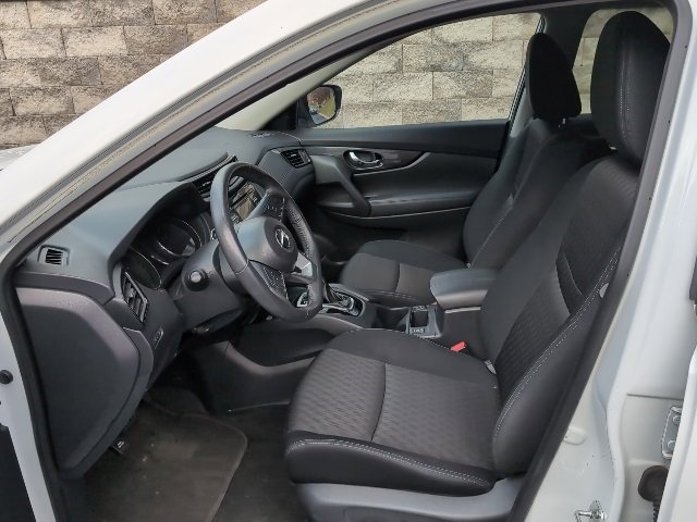 Used 2017 Nissan Rogue SV image 13