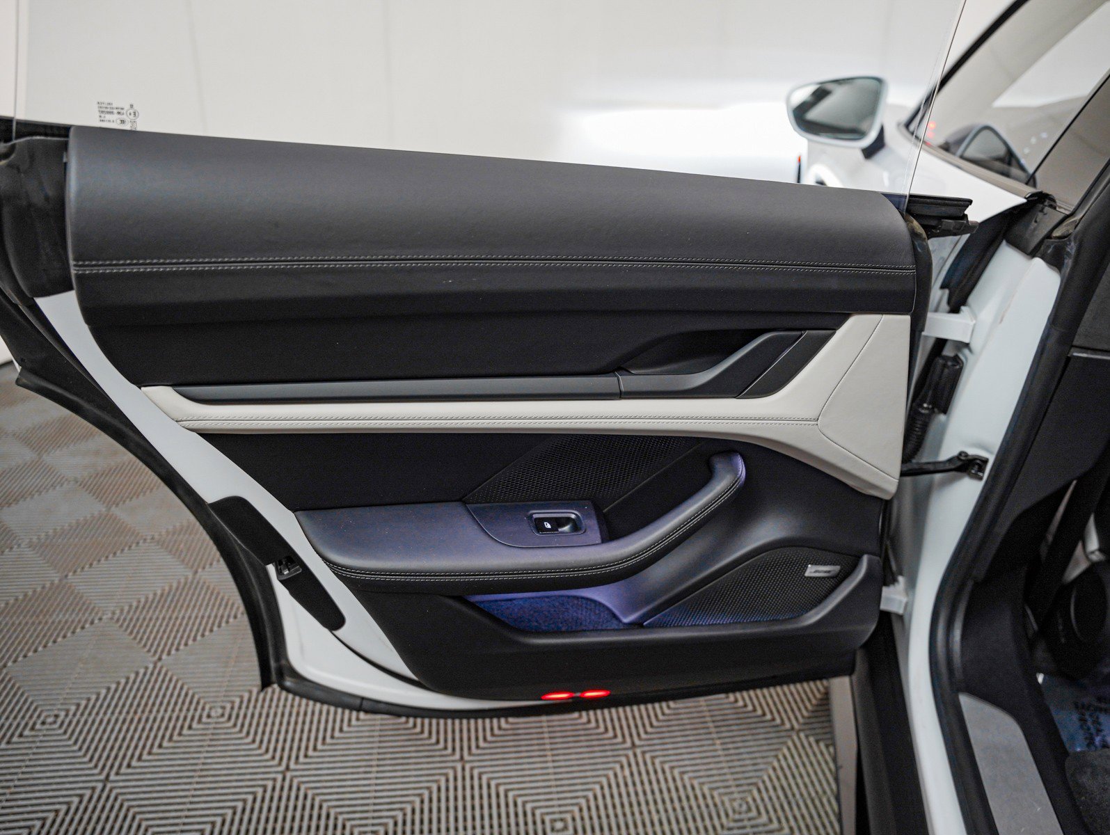 Certified 2021 Porsche Taycan Turbo image 25