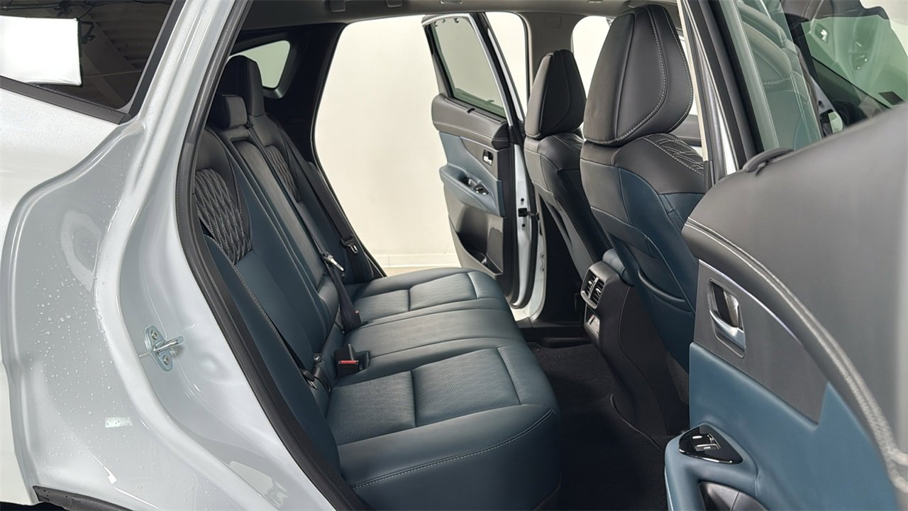 Used 2025 Nissan Murano Platinum w/ Cargo Package image 17