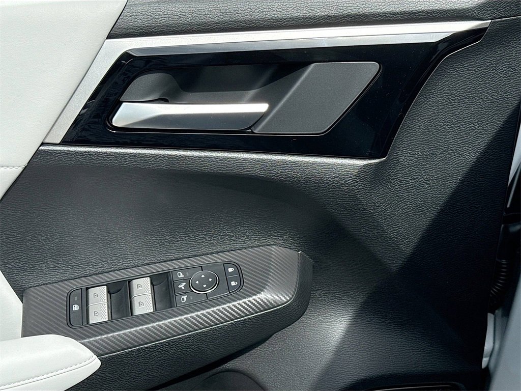 New 2025 Mitsubishi Outlander SE image 18