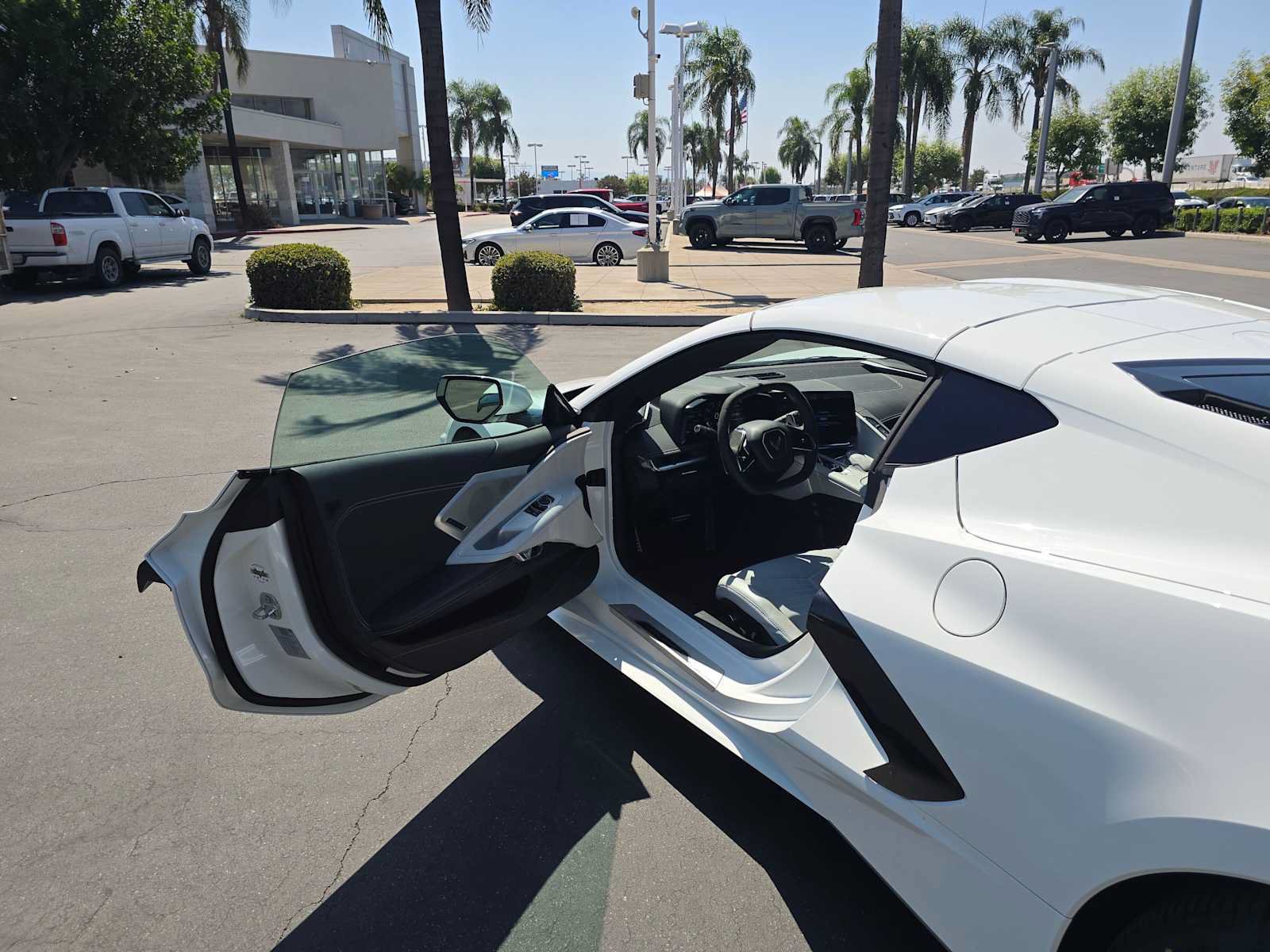 Used 2024 Chevrolet Corvette Stingray Preferred Cpe w/ Z51 Performance Package RWD image 17