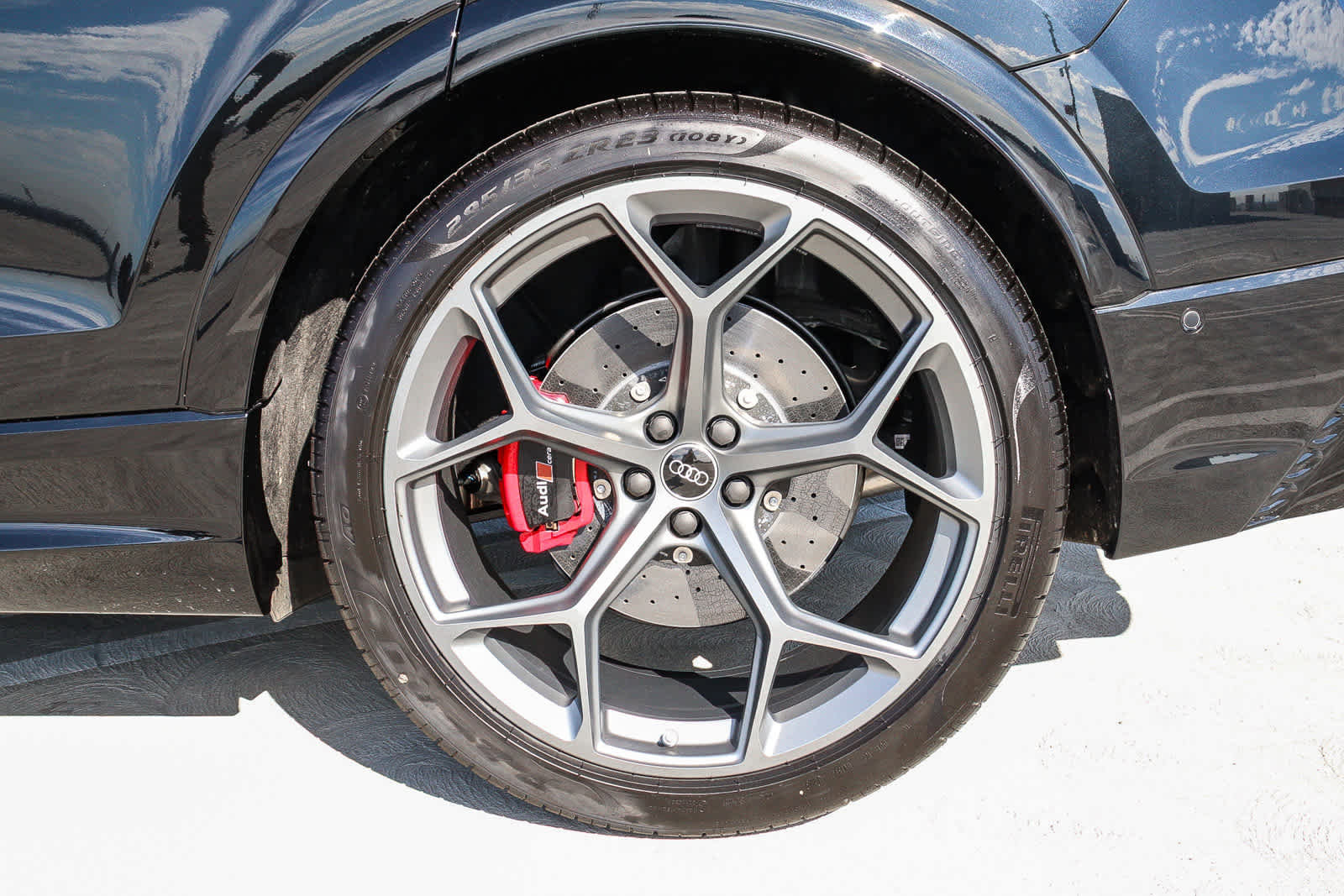 New 2025 Audi RS Q8 performance image 8