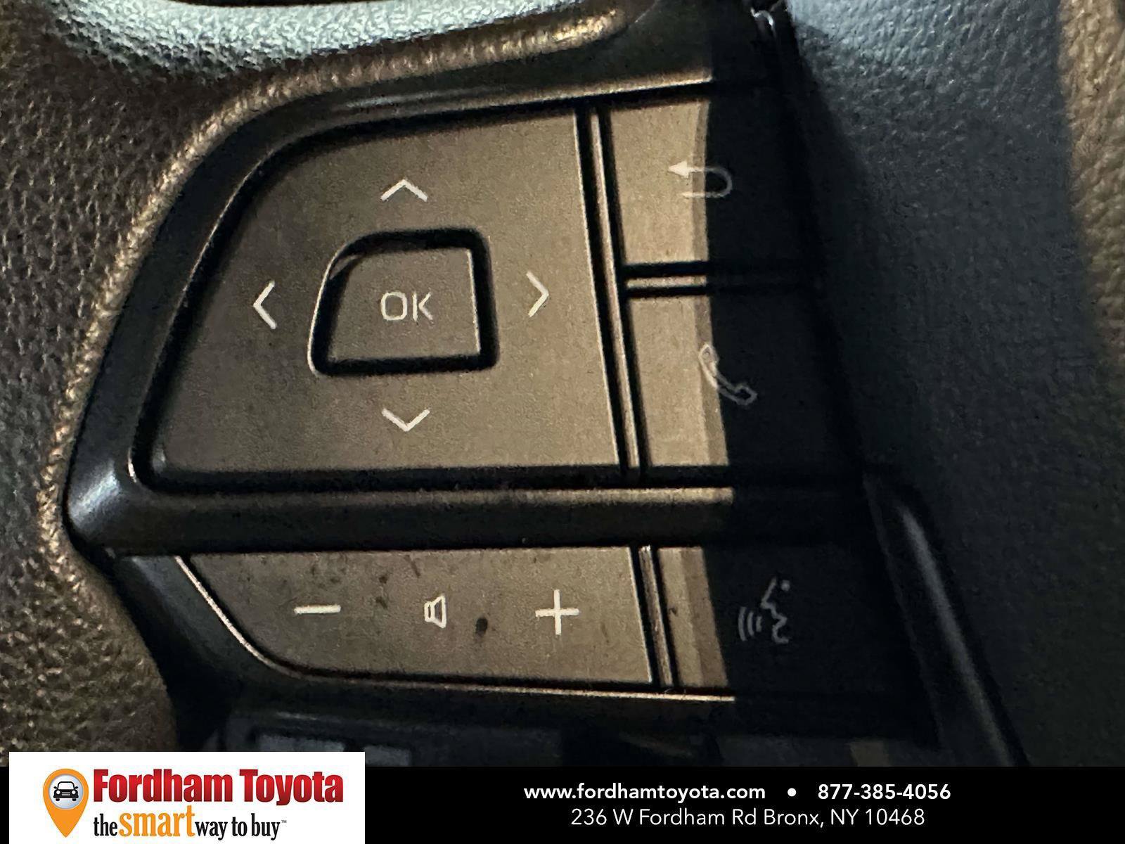 Used 2025 Toyota Sienna LE FWD image 33