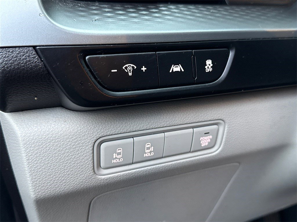 Used 2022 Kia Carnival LX image 19