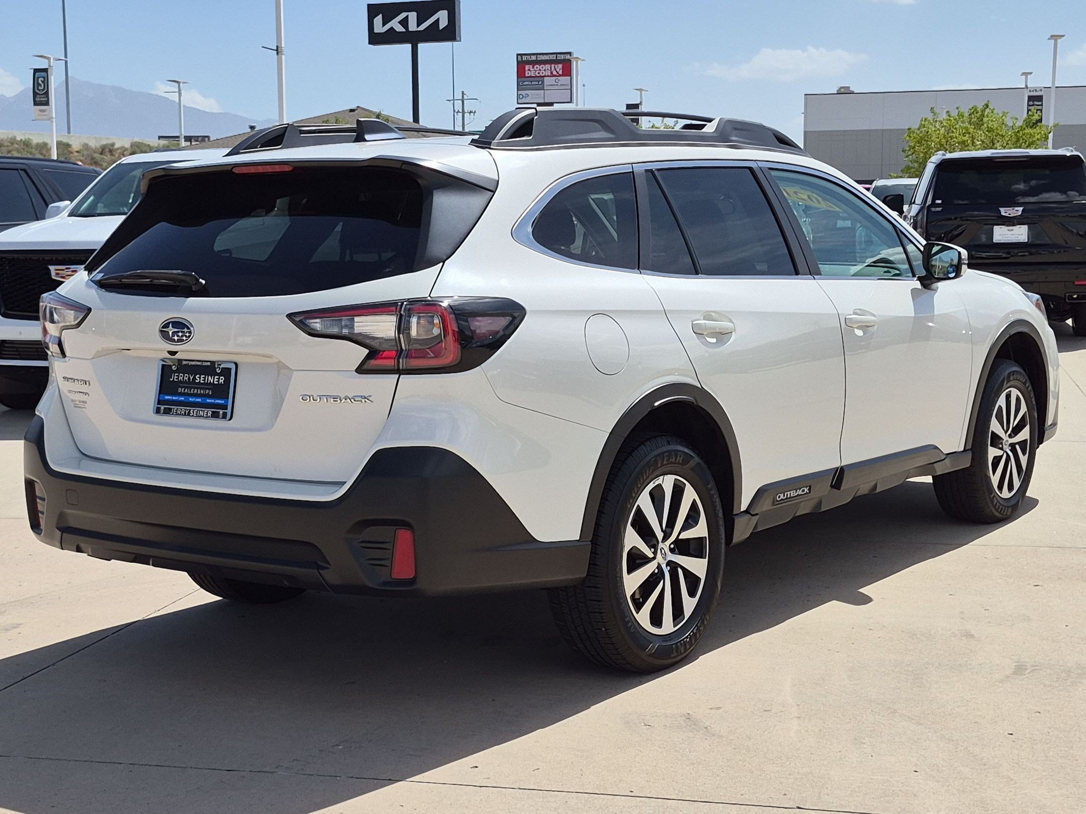 Used 2021 Subaru Outback Premium AWD/4WD image 5