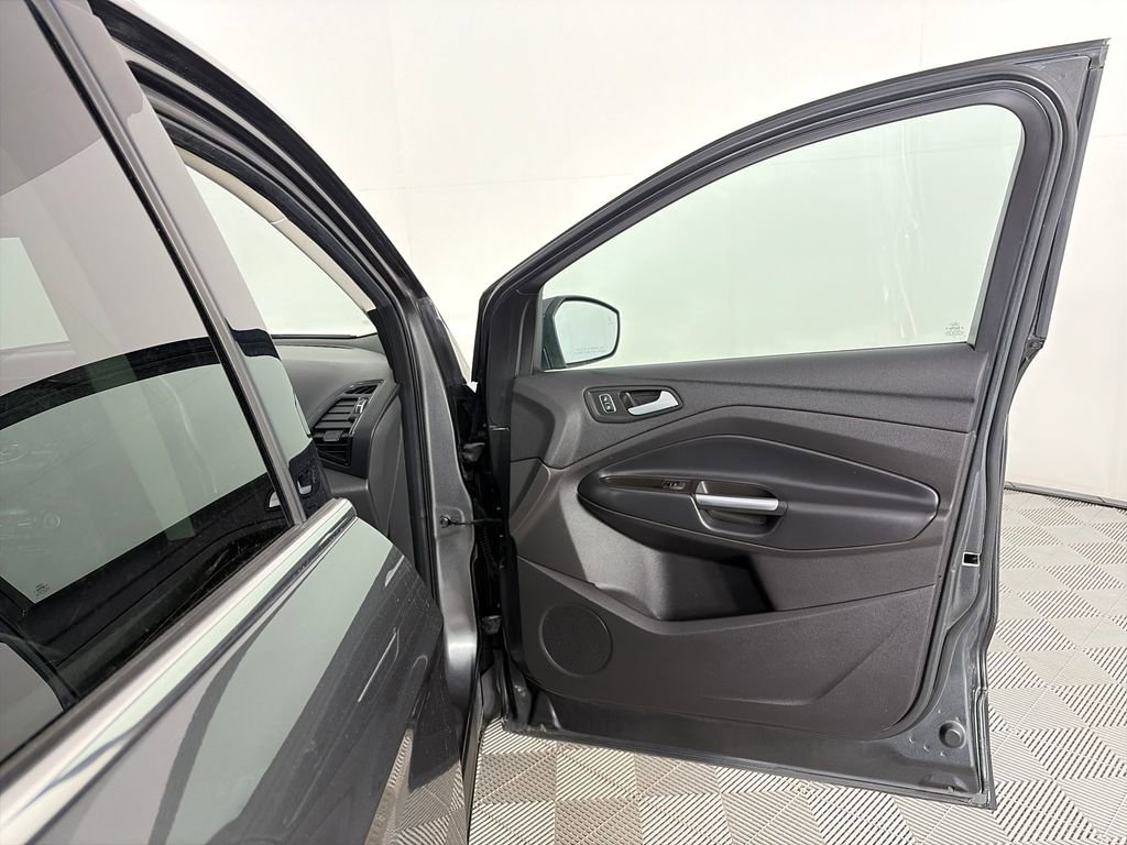 Certified 2019 Ford Escape Titanium AWD/4WD image 30