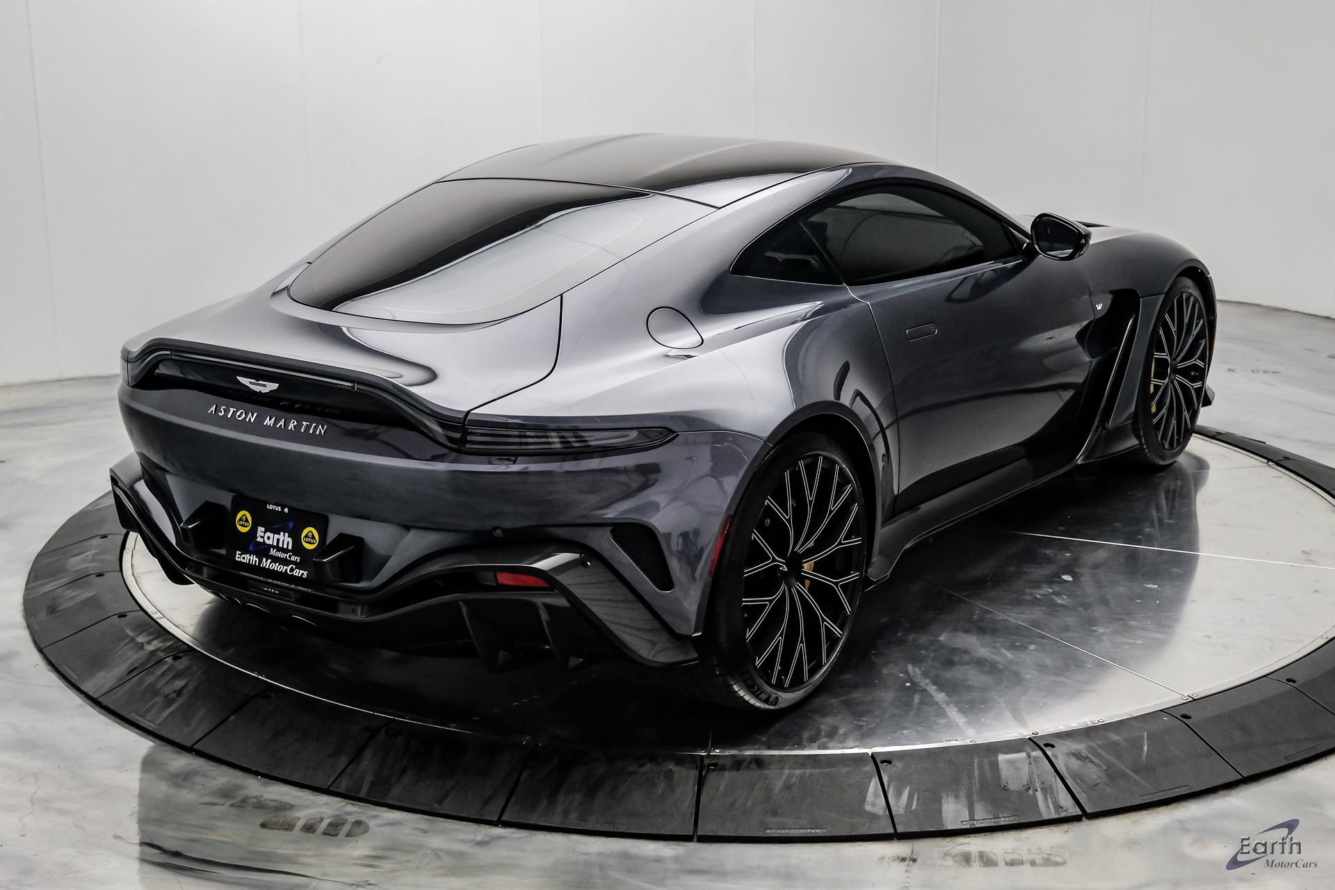 Used 2023 Aston Martin V12 Vantage RWD image 21