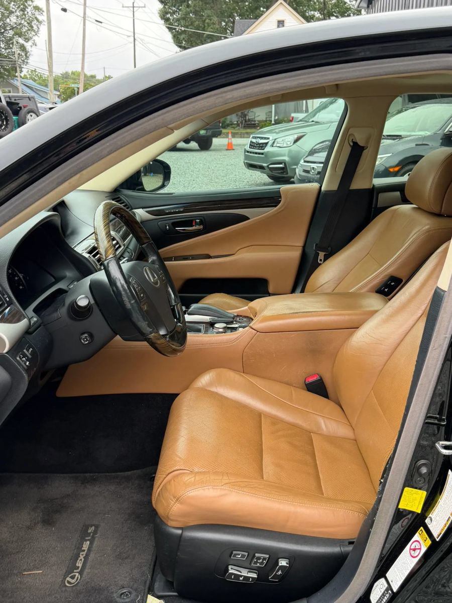 Used 2013 Lexus LS 460 w/ Comfort Pkg RWD image 11